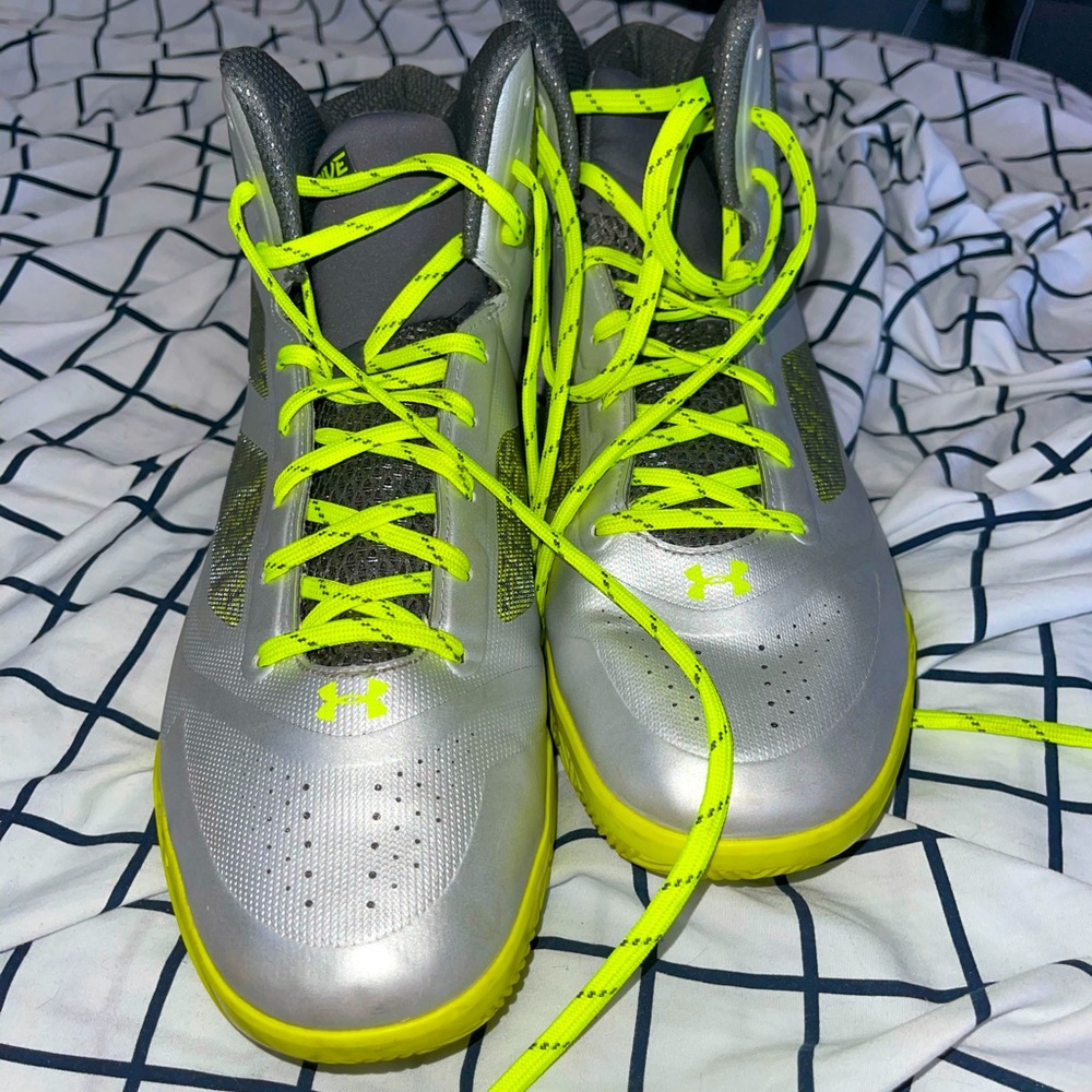 Under Armour Clutch Fit Charged Hightops